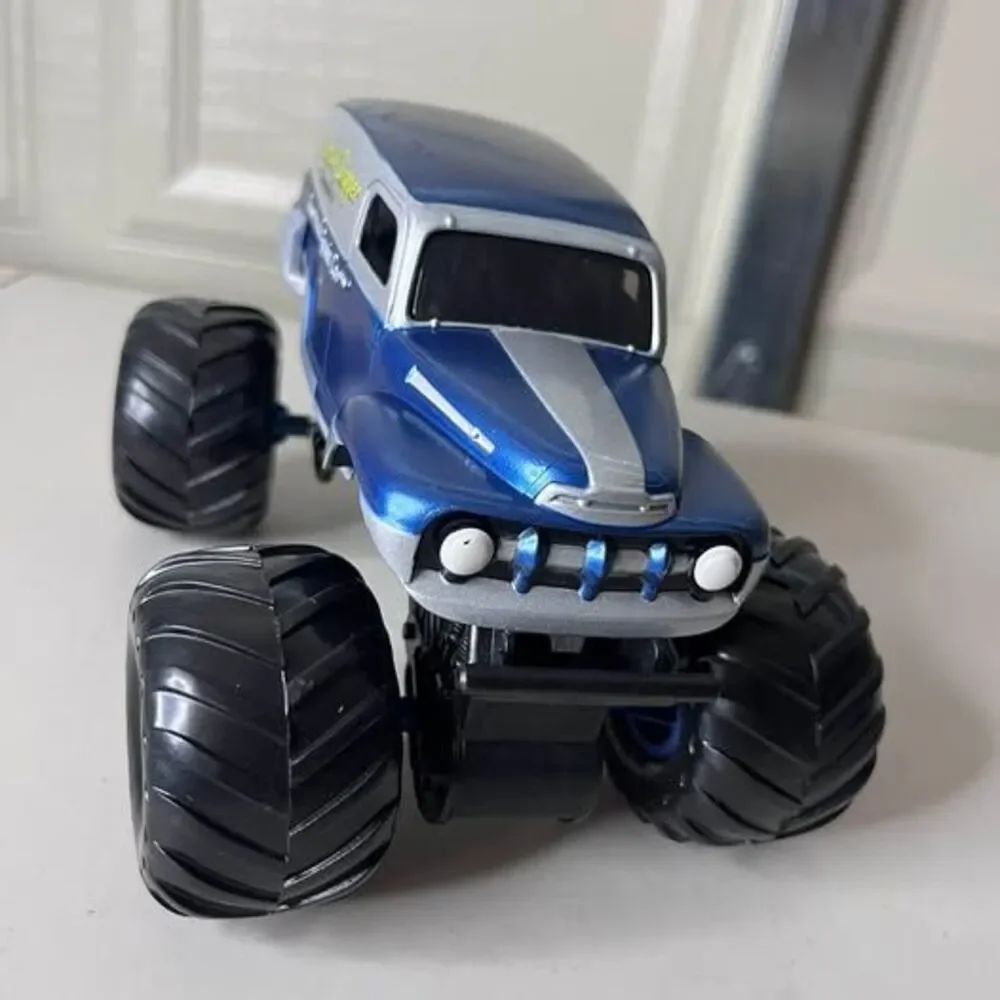 Monster Jam 1:24 Scale Grave Digger Die-Cast Truck